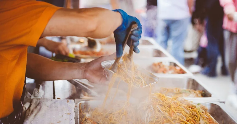 L'impact économique et social : bien plus qu'un simple repas